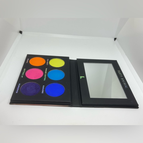 Laura Lee Party Animal Eyeshadow Palette & Wet n Wild Angled & Smoky Liner Brush - Picture 5 of 10